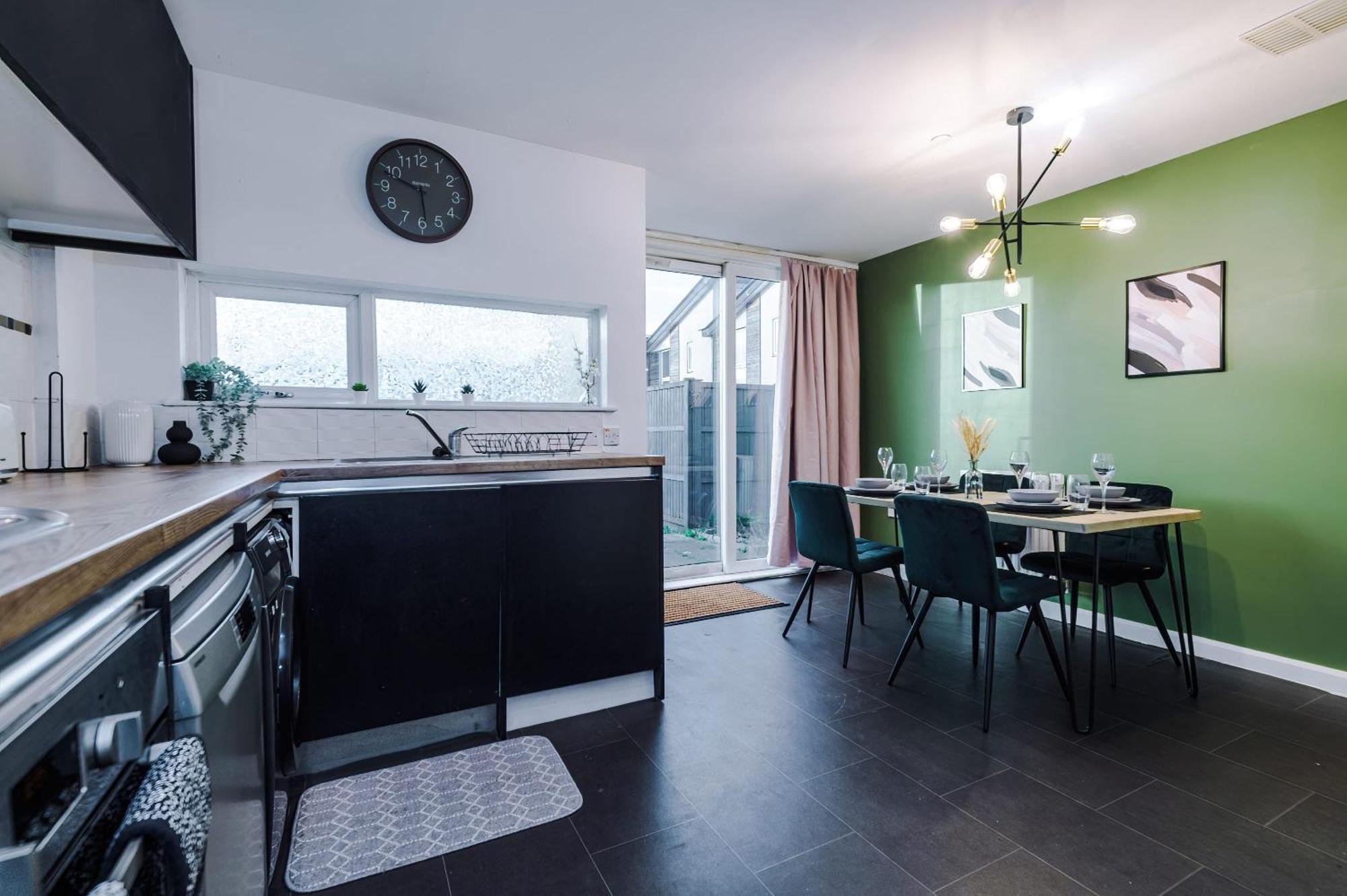 맨체스터 Rest&Recharge At A Spacious Townhouse By The Etihad 빌라 외부 사진