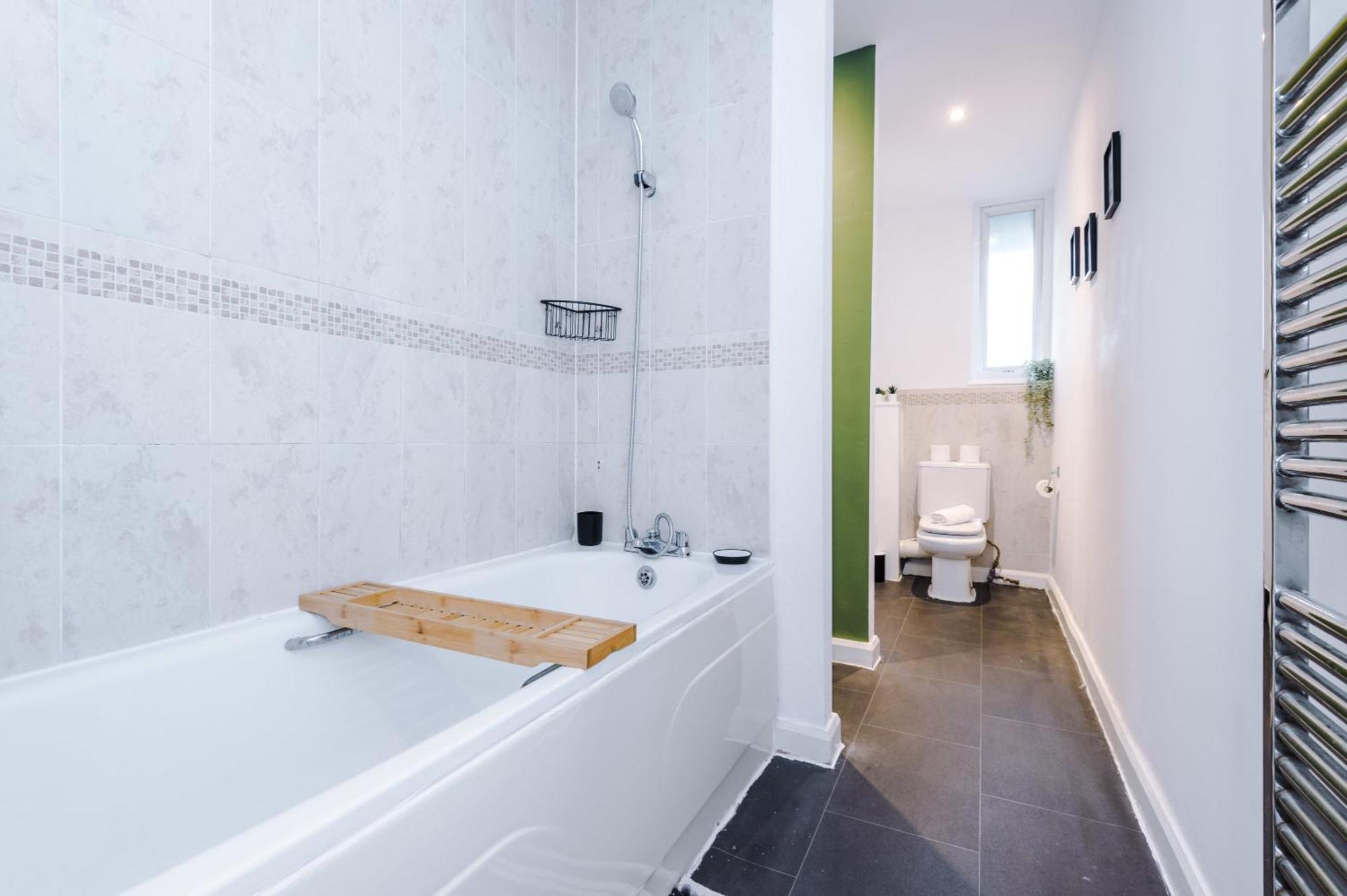 맨체스터 Rest&Recharge At A Spacious Townhouse By The Etihad 빌라 외부 사진