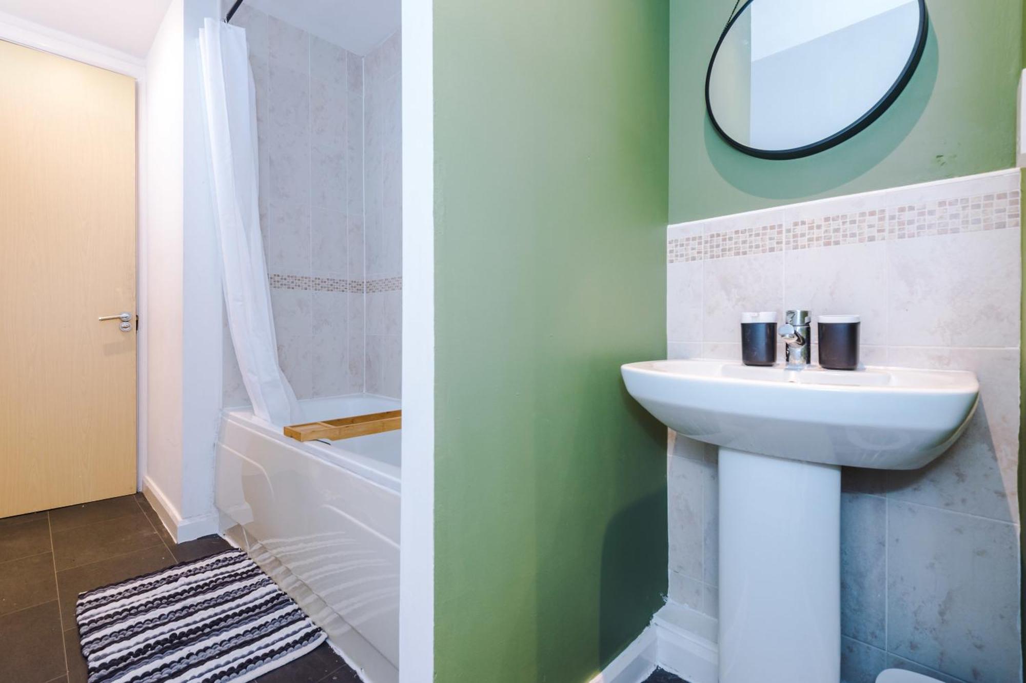 맨체스터 Rest&Recharge At A Spacious Townhouse By The Etihad 빌라 외부 사진